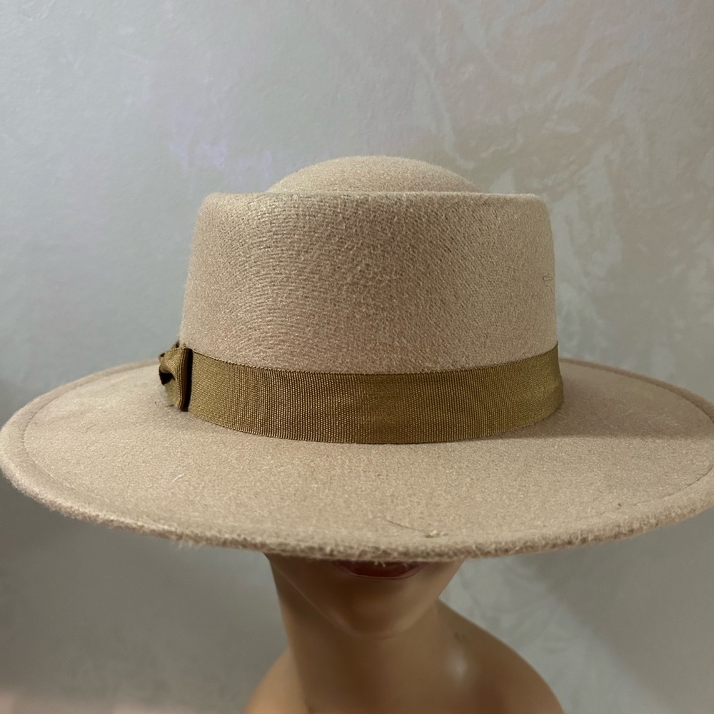 Brimmed hat Tan